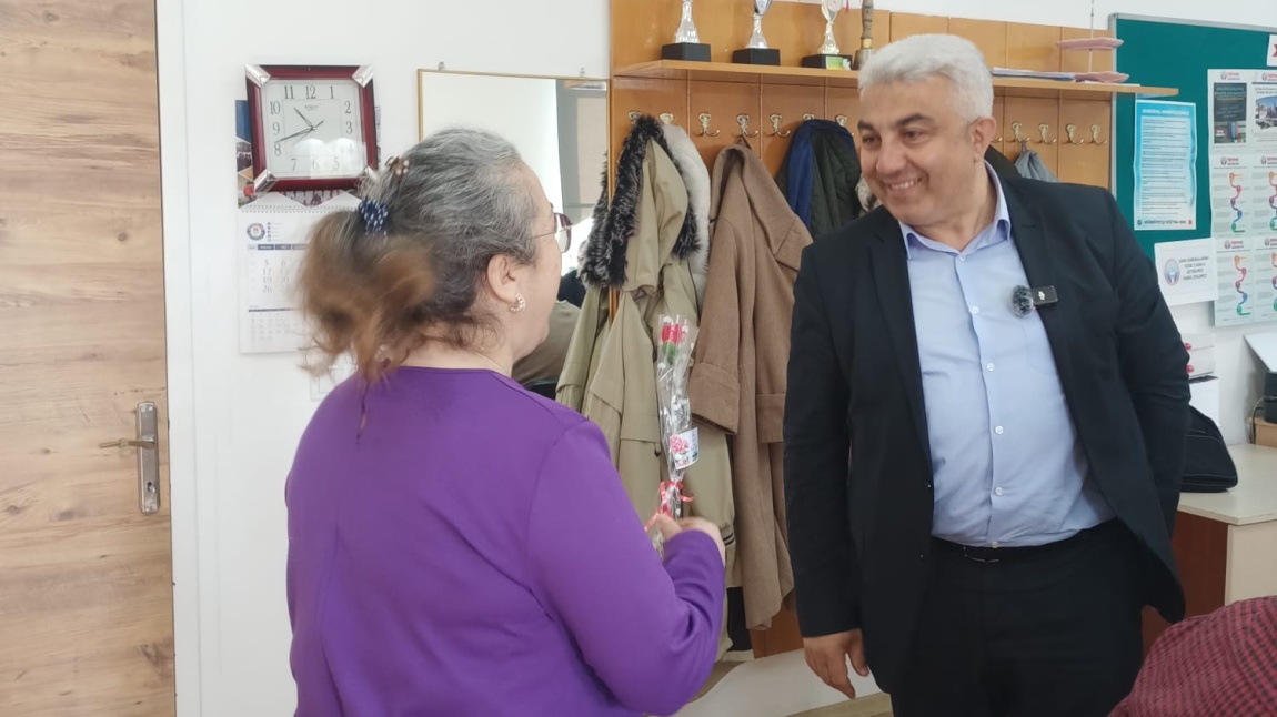 Hisarcık Belediye Başkanımız Okulumuza Kadınlar Günü Ziyaretinde Bulundu